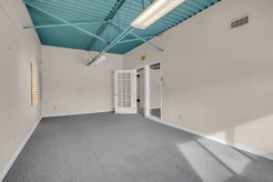 19 web or mls 5330 canotek rd 1314