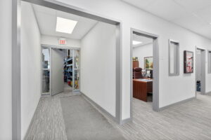11 web or mls 2405 st laurent blvd