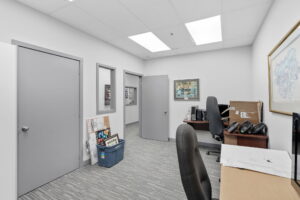 17 web or mls 2405 st laurent blvd