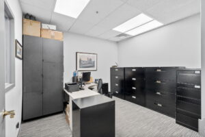 27 web or mls 2405 st laurent blvd