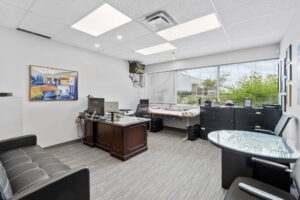 33 web or mls 2405 st laurent blvd