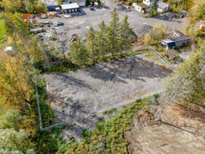 16 web or mls 2548 leitrim rd
