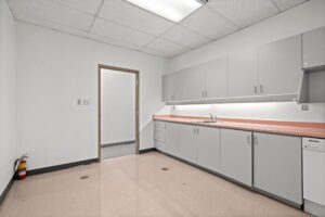 17 web or mls 2181 thurston dr