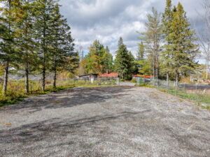 21 web or mls 2548 leitrim rd