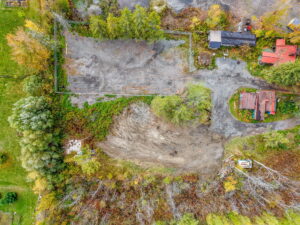 3 web or mls 2548 leitrim rd