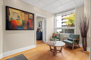 16 web or mls 412 maclaren st