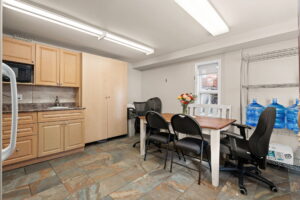 17 web or mls 412 maclaren st