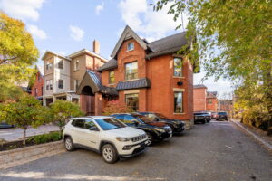 3 web or mls 412 maclaren st