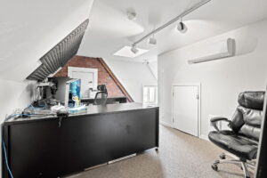 37 web or mls 412 maclaren st