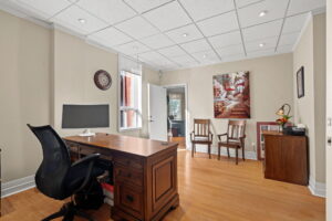 8 web or mls 412 maclaren st