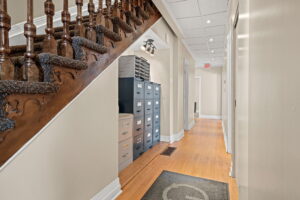 9 web or mls 412 maclaren st