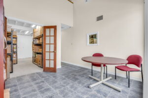 15 web or mls 5330 canotek rd 17