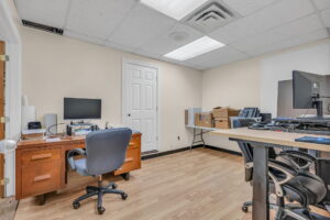 25 web or mls 5330 canotek rd 17