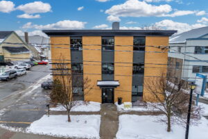 26 web or mls 376 churchill ave n